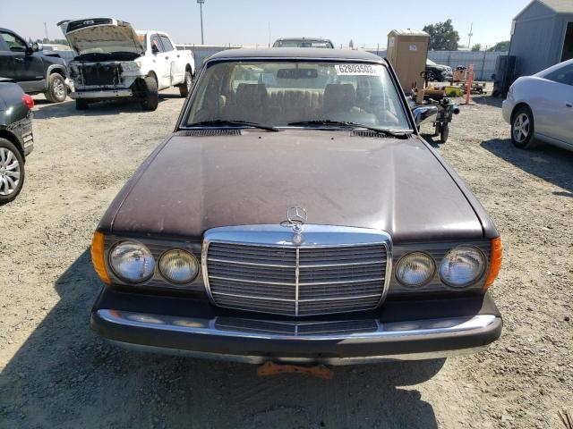 12312310200067 - 1980 MERCEDES-BENZ 240D BROWN photo 5