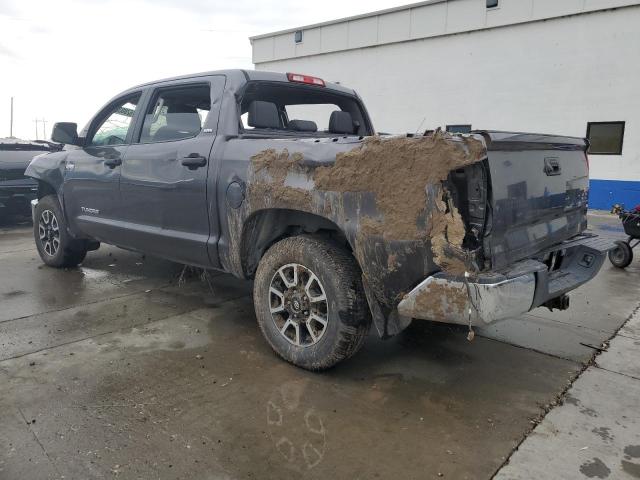 5TFDW5F19GX491277 - 2016 TOYOTA TUNDRA CREWMAX SR5 GRAY photo 2