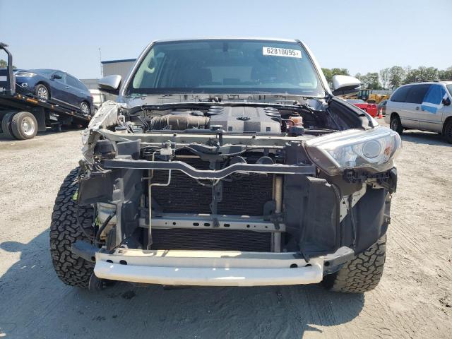 JTEZU5JR3K5203875 - 2019 TOYOTA 4RUNNER SR5 SILVER photo 5