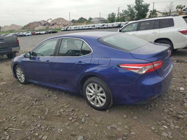 4T1B11HK9JU611376 - 2018 TOYOTA CAMRY L BLUE photo 2