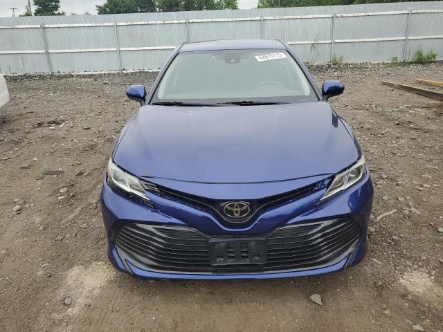4T1B11HK9JU611376 - 2018 TOYOTA CAMRY L BLUE photo 5