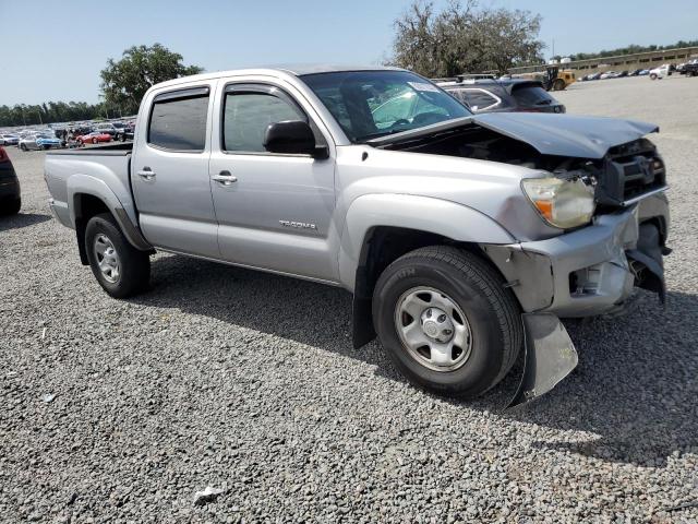 3TMJU4GN2FM175566 - 2015 TOYOTA TACOMA DOUBLE CAB PRERUNNER SILVER photo 4