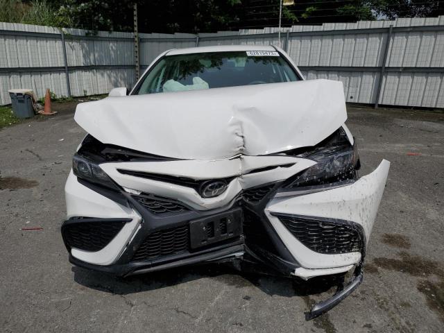 4T1G11BK9PU077450 - 2023 TOYOTA CAMRY SE NIGHT SHADE WHITE photo 5