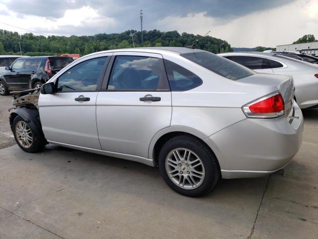 1FAHP3FNXBW100986 - 2011 FORD FOCUS SE SILVER photo 2