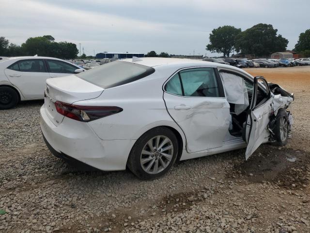 4T1C11AKXMU534374 - 2021 TOYOTA CAMRY LE WHITE photo 3