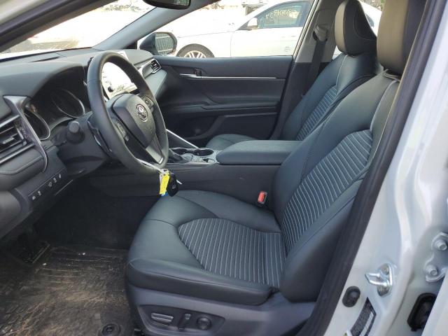 4T1T11BK0PU104467 - 2023 TOYOTA CAMRY SE NIGHT SHADE WHITE photo 7