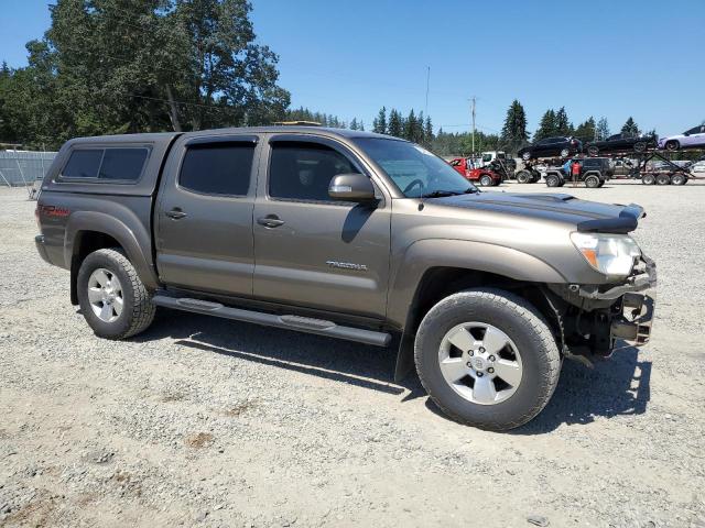3TMLU4EN0EM136162 - 2014 TOYOTA TACOMA DOUBLE CAB BROWN photo 4