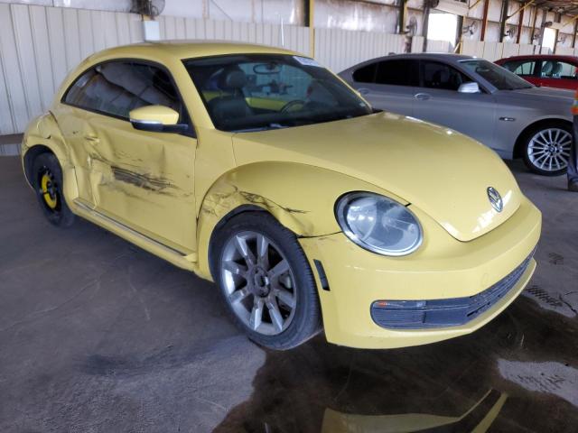 3VWJP7ATXCM603845 - 2012 VOLKSWAGEN BEETLE YELLOW photo 4