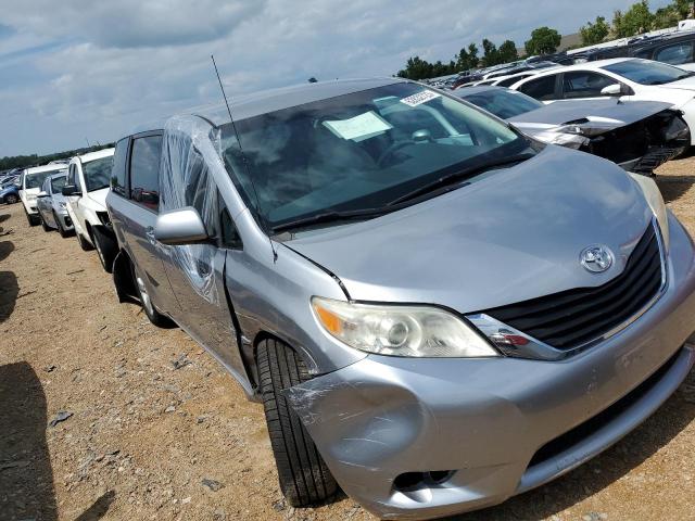 5TDKA3DCXCS012735 - 2012 TOYOTA SIENNA BASE SILVER photo 4