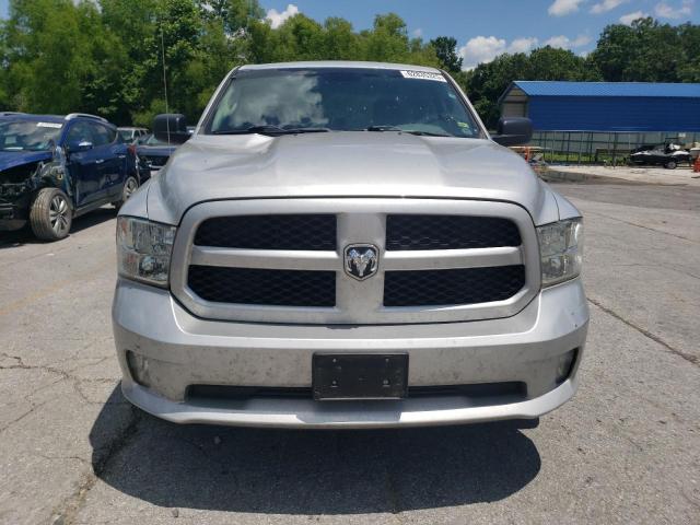 1C6RR7FG2JS264179 - 2018 RAM 1500 ST Сріблястий фото 5