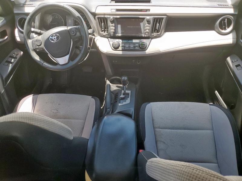 2T3WFREV3HW358119 - 2017 TOYOTA RAV4 XLE SILVER photo 8