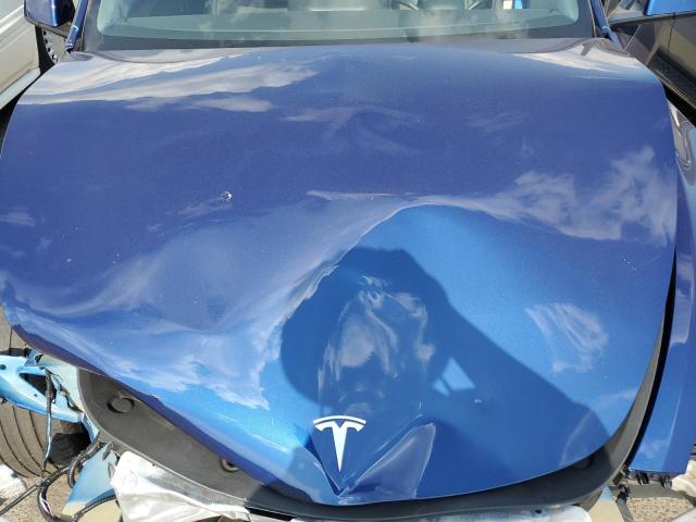 7SAYGAEE0PF637428 - 2023 TESLA MODEL Y Blau Foto 11