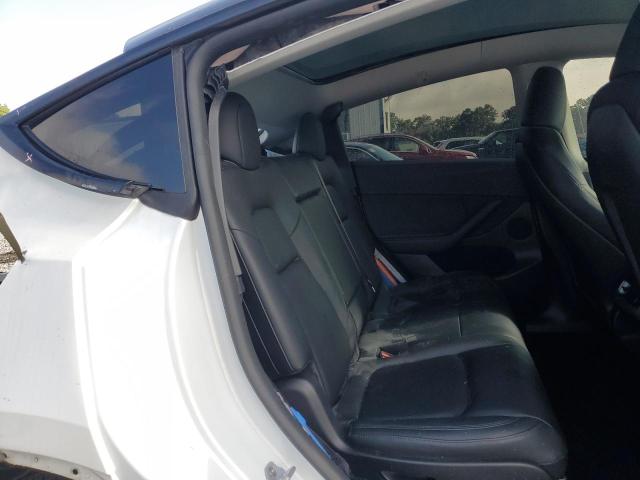 7SAYGAEEXRF005653 - 2024 TESLA MODEL Y Weiß Foto 10