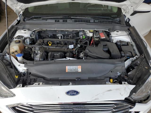 3FA6P0H72JR133695 - 2018 FORD FUSION SE WHITE photo 11