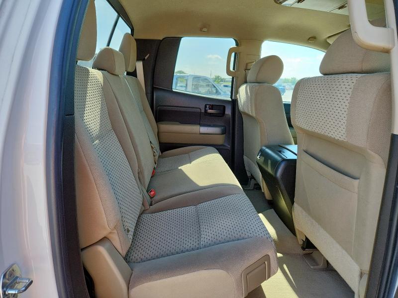 5TFRM5F11BX025654 - 2011 TOYOTA TUNDRA DOUBLE CAB SR5 WHITE photo 10