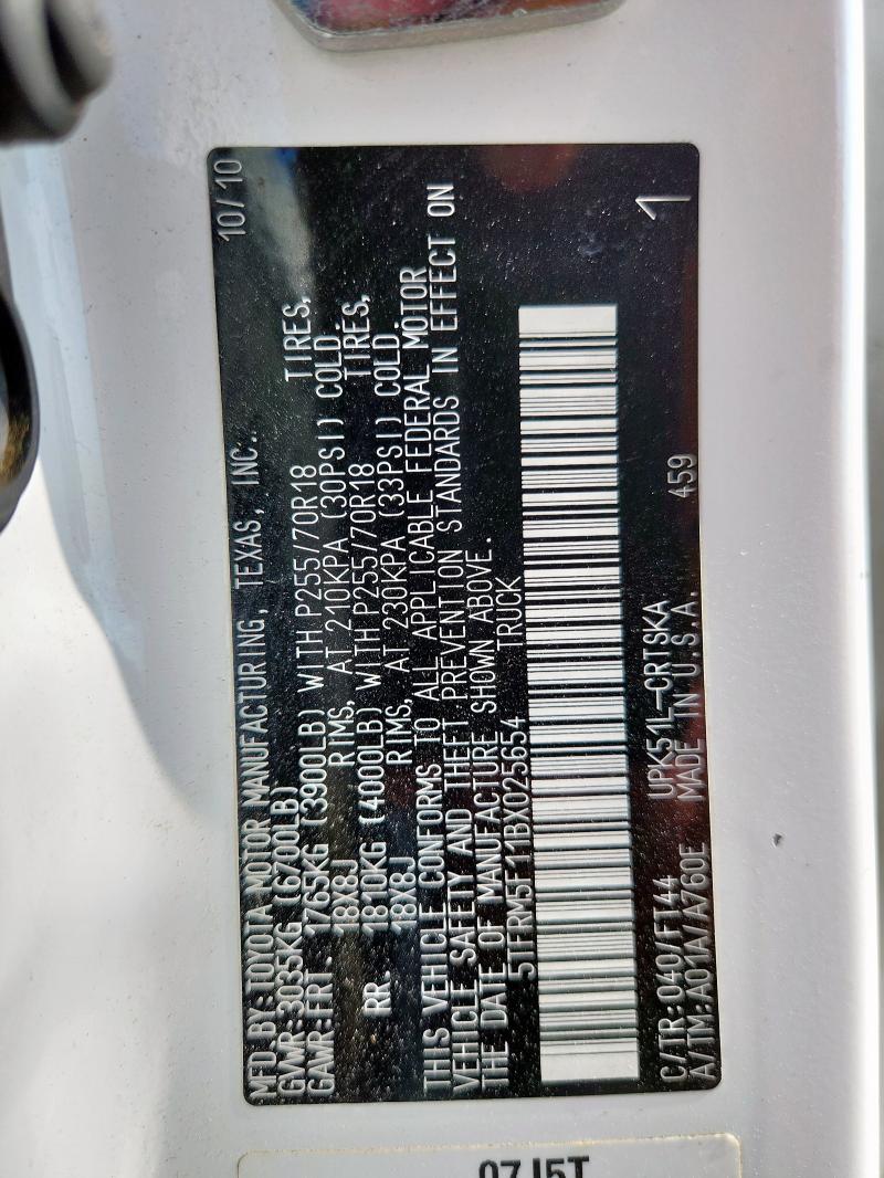 5TFRM5F11BX025654 - 2011 TOYOTA TUNDRA DOUBLE CAB SR5 WHITE photo 12