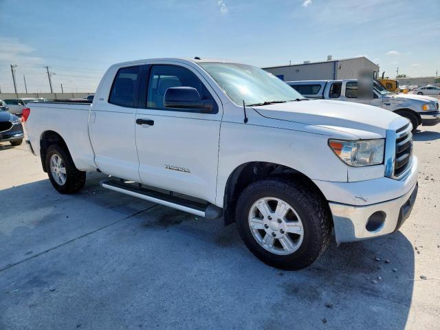 5TFRM5F11BX025654 - 2011 TOYOTA TUNDRA DOUBLE CAB SR5 WHITE photo 4