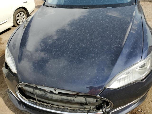 5YJSA1H20EFP63582 - 2014 TESLA MODEL S ლურჯი ფოტო 11