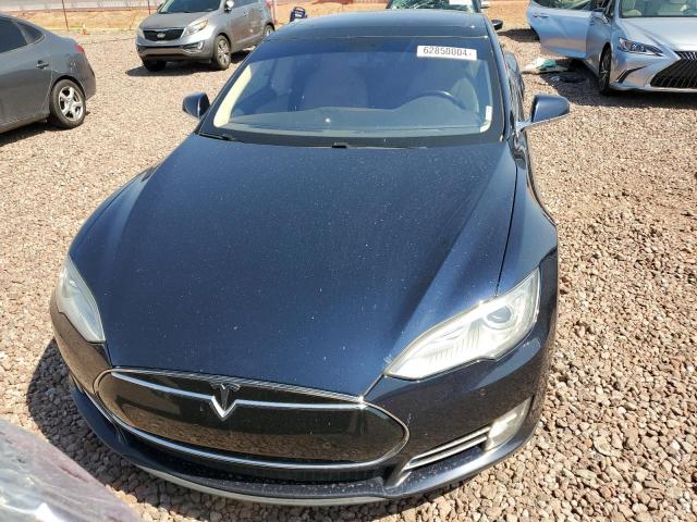 5YJSA1H17EFP33499 - 2014 TESLA MODEL S ლურჯი ფოტო 5