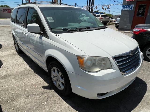 2A4RR5D17AR249801 - 2010 CHRYSLER TOWN & COU TOURING WHITE photo 1