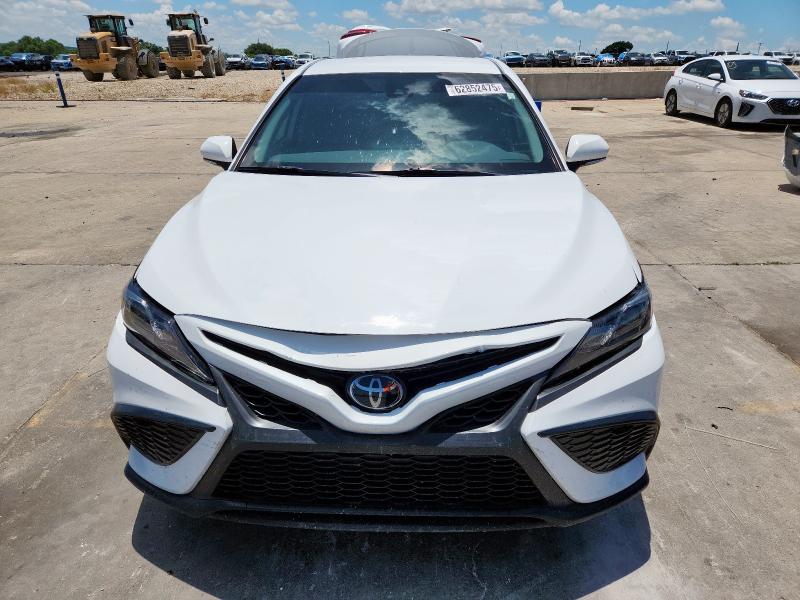 4T1G11AK6RU912506 - 2024 TOYOTA CAMRY SE NIGHT SHADE WHITE photo 5