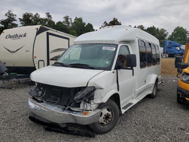 1GB6G2BG1A1102564 - 2010 CHEVROLET EXPRESS G3 WHITE photo 2