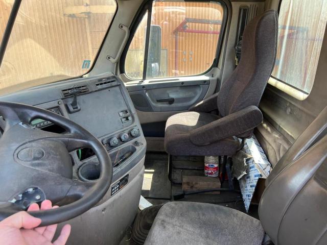 1FUJGECV27LY61184 - 2007 FREIGHTLINER CONVENTION Сұр фото 5