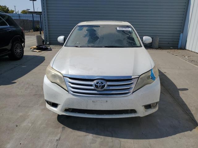 4T1BK3DB6BU398239 - 2011 TOYOTA AVALON BASE 白色 照片 5