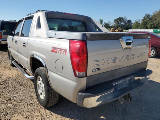 3GNEC12ZX5G254520 - 2005 CHEVROLET AVALANCHE C1500 SILVER photo 3