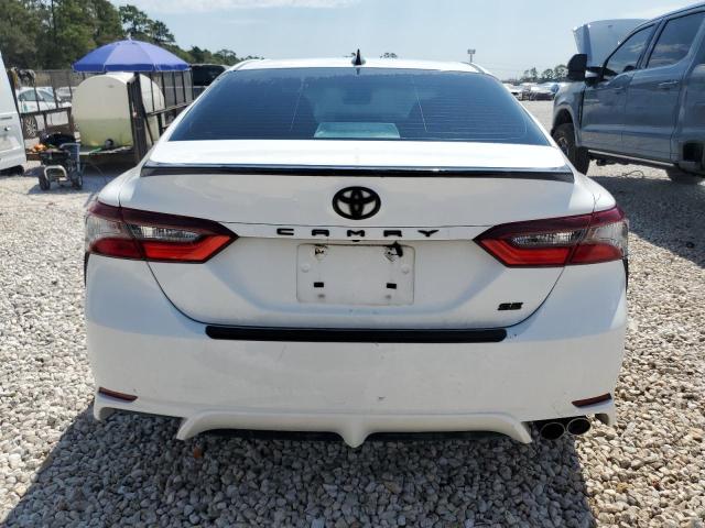 4T1G11AK5NU030883 - 2022 TOYOTA CAMRY SE WHITE photo 6