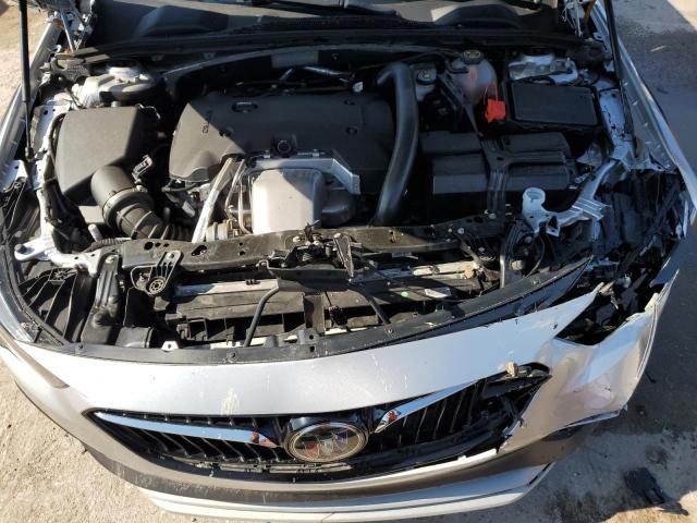 W04GV8SX5J1122593 - 2018 BUICK REGAL TOUR ESSENCE SILVER photo 11