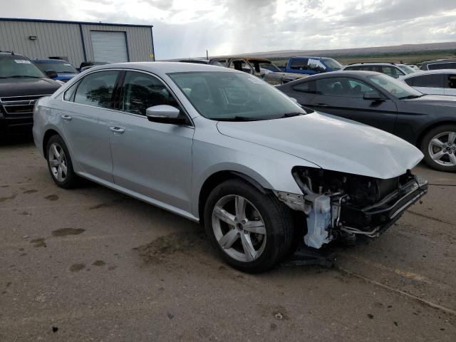 1VWBT7A35EC090332 - 2014 VOLKSWAGEN PASSAT SE SILVER photo 4