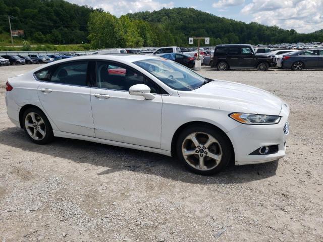 3FA6P0H75FR142947 - 2015 FORD FUSION SE WHITE photo 4