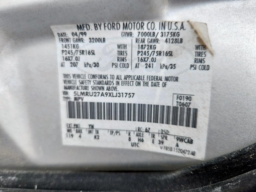 5LMRU27A9XLJ31757 - 1999 LINCOLN NAVIGATOR SILVER photo 13