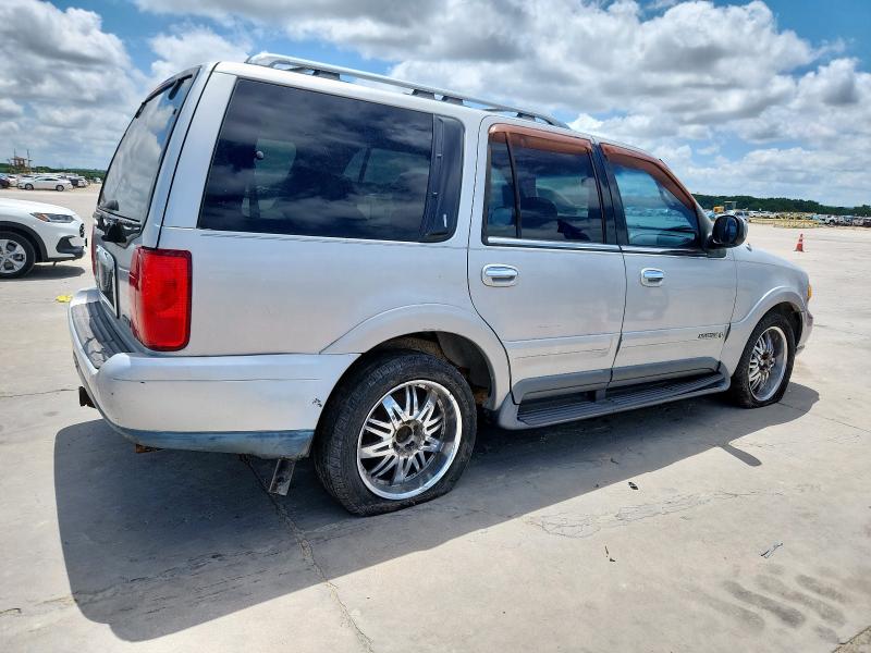 5LMRU27A9XLJ31757 - 1999 LINCOLN NAVIGATOR SILVER photo 3