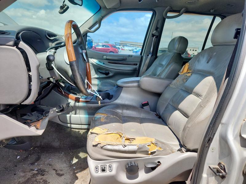 5LMRU27A9XLJ31757 - 1999 LINCOLN NAVIGATOR SILVER photo 7