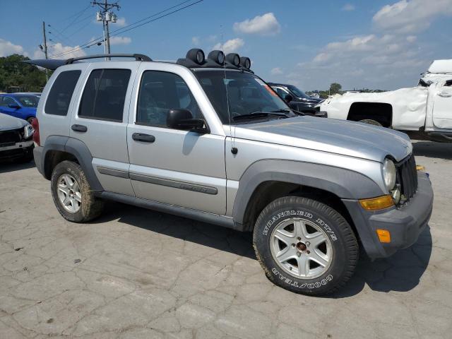 1J8GL48526W254823 - 2006 JEEP LIBERTY SPORT SILVER photo 4