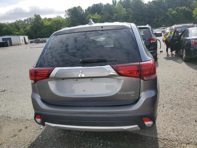 JA4AD3A3XJJ004310 - 2018 MITSUBISHI OUTLANDER SE GRAY photo 6