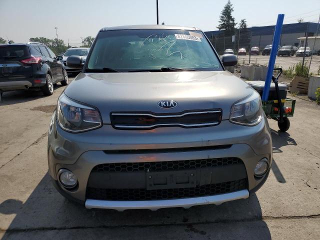 KNDJP3A53J7610088 - 2018 KIA SOUL + GRAY photo 5