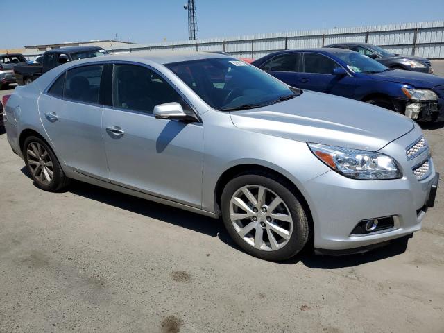 1G11H5SA9DF249098 - 2013 CHEVROLET MALIBU LTZ ვერცხლისფერი ფოტო 4