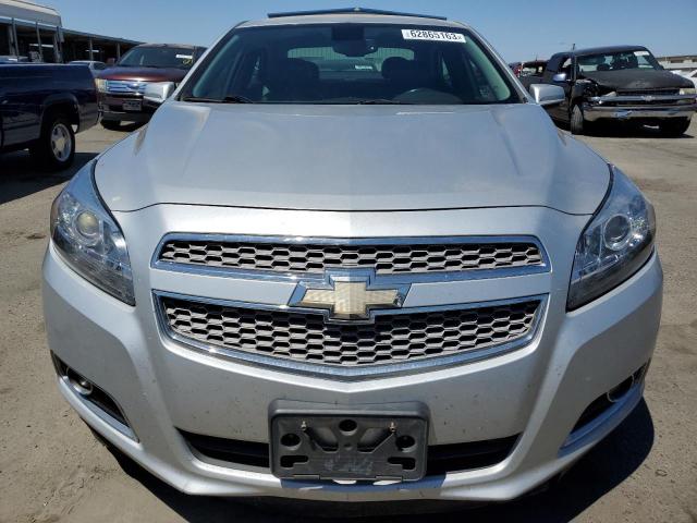 1G11H5SA9DF249098 - 2013 CHEVROLET MALIBU LTZ ვერცხლისფერი ფოტო 5
