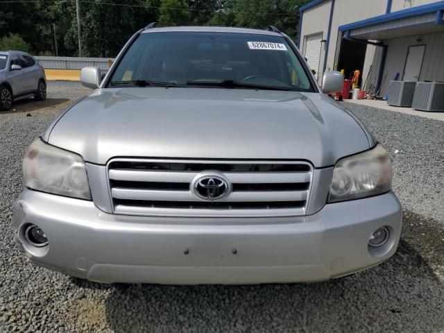 JTEEP21A040010985 - 2004 TOYOTA HIGHLANDER SILVER photo 5