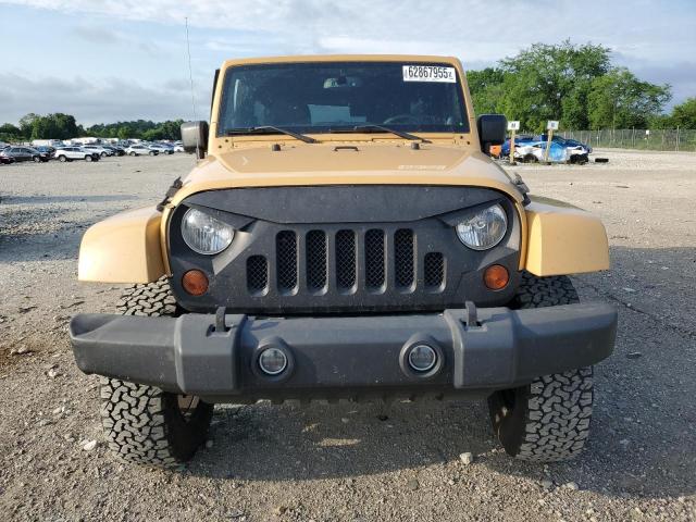 1C4BJWEG7DL622419 - 2013 JEEP WRANGLER UNLIMITED SAHARA თაფლისფერი ფოტო 5