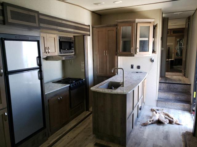 4YDF29F23K1530233 - 2019 KEYSTONE SPRINTER TWO TONE photo 5