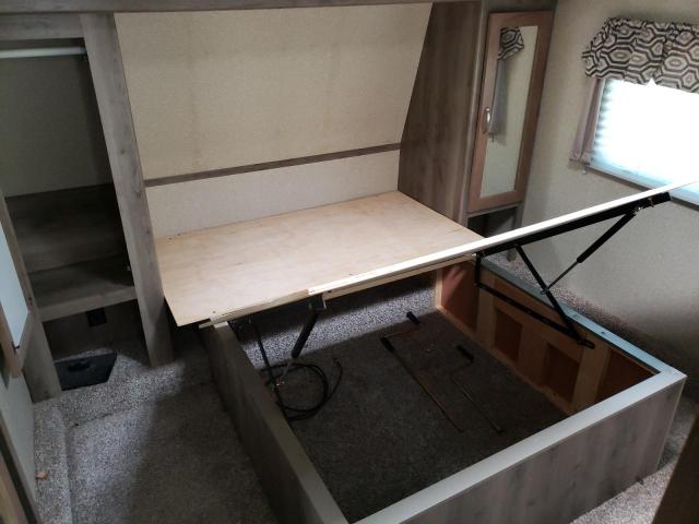 4YDF29F23K1530233 - 2019 KEYSTONE SPRINTER TWO TONE photo 9