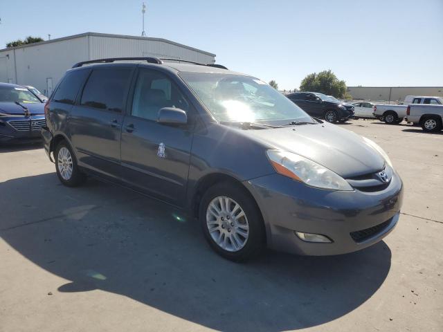 5TDZK22C67S071490 - 2007 TOYOTA SIENNA XLE GRAY photo 4