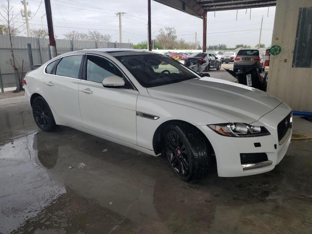 SAJBD4BV4HCY44941 - 2017 JAGUAR XF PREMIUM WHITE photo 4