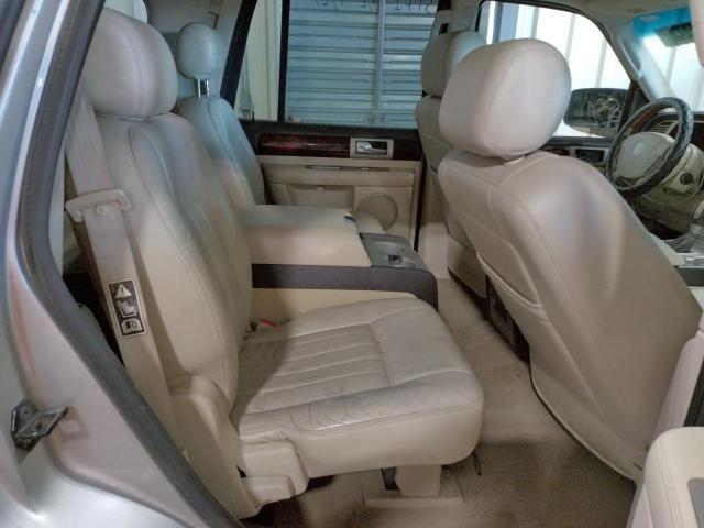 5LMFU28R33LJ02739 - 2003 LINCOLN NAVIGATOR 银色 照片 11