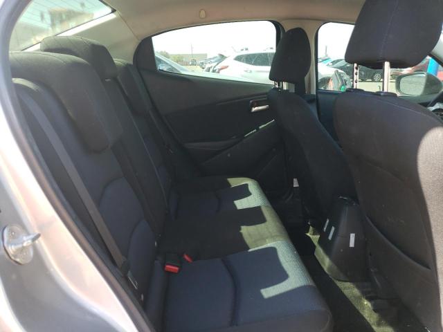 3MYDLBZV3GY133579 - 2016 TOYOTA SCION IA ვერცხლისფერი ფოტო 10