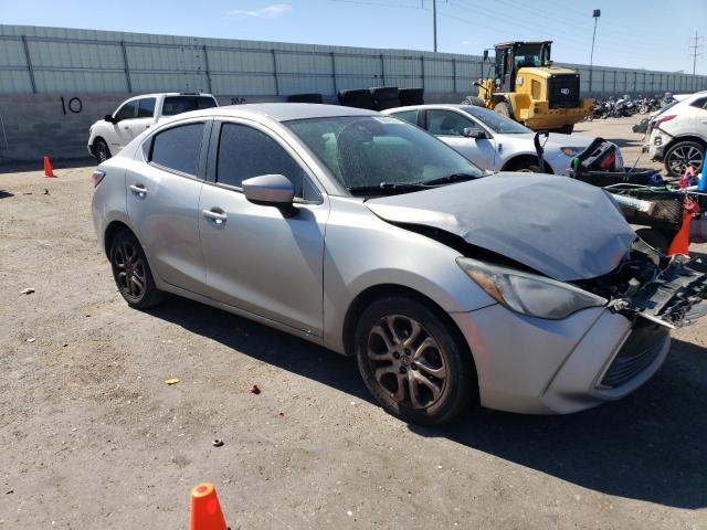 3MYDLBZV3GY133579 - 2016 TOYOTA SCION IA ვერცხლისფერი ფოტო 4